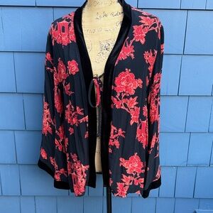 Loco Lindo large Floral Black and Red Women's Top kimono
